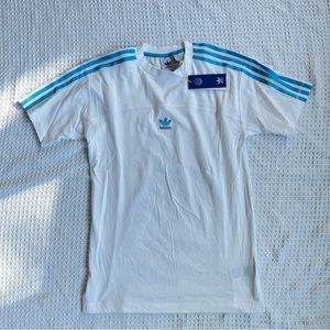 NWT Men’s adidas blocked 3 stripes T shirt size medium sky rush white